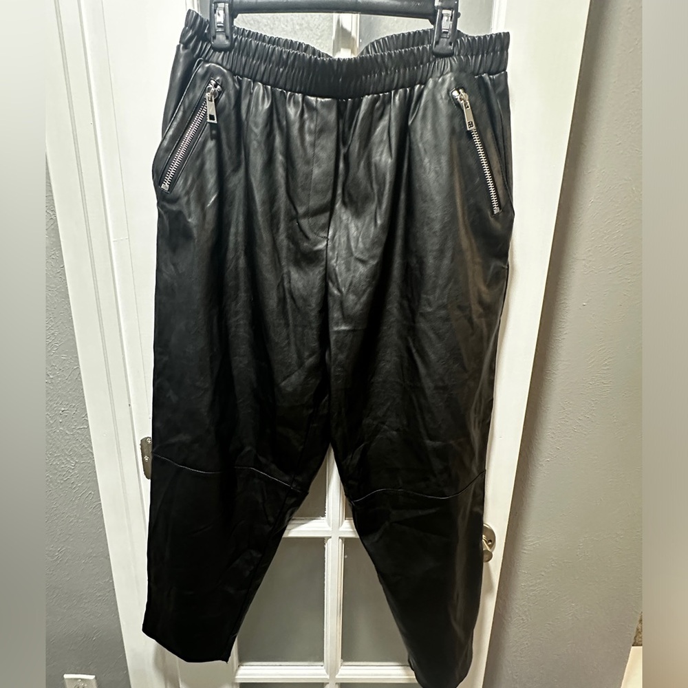 ASOS DESIGN Black Faux Leather Tapered Jogger Pants Size 12 Zipper Pockets - Picture 7 of 11
